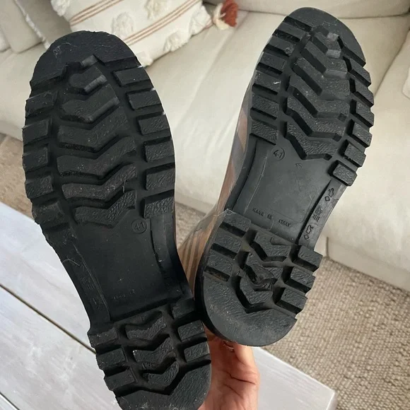 Burberry Rainboots. Only worn a few times. - Picture 5 of 6